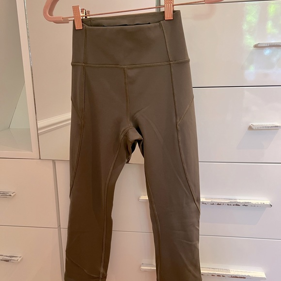 3/4 length Lululemon leggings in khaki - Picture 1 of 4